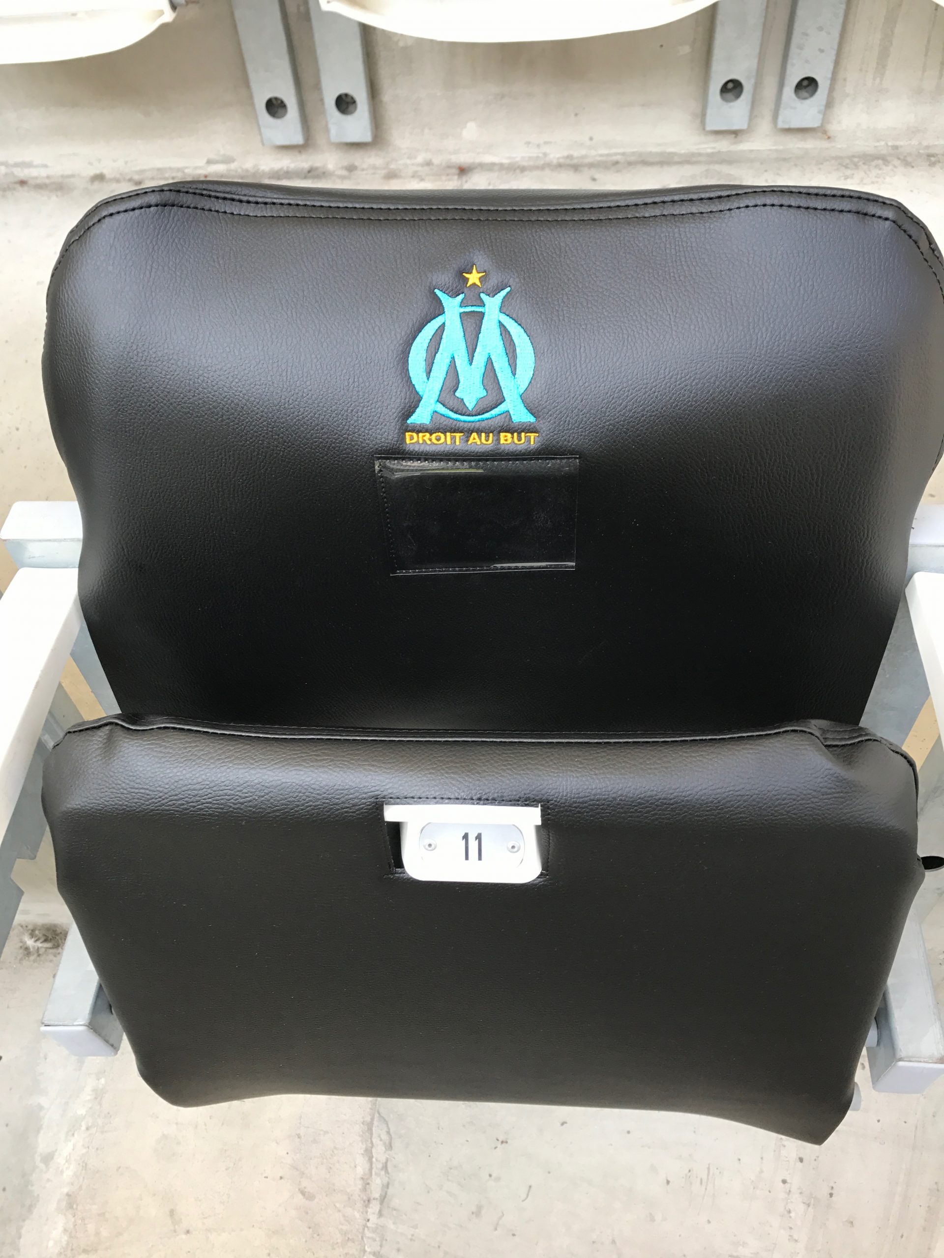 Housses de confort en simili-cuir avec rembourrage et broderie logo pour l'Olympique de Marseille