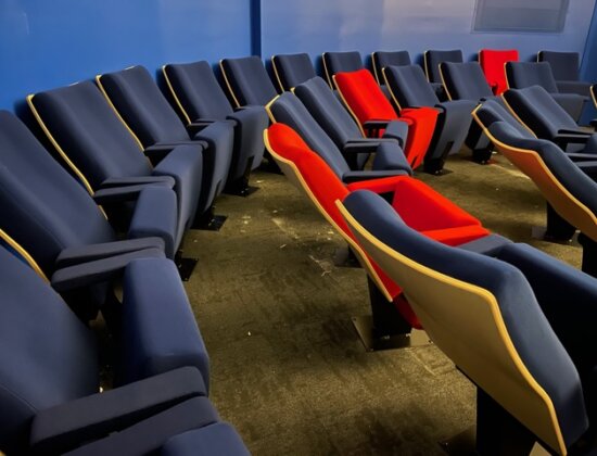 Fourniture et installation de fauteuils de théâtre et fauteuils de cinéma MANON