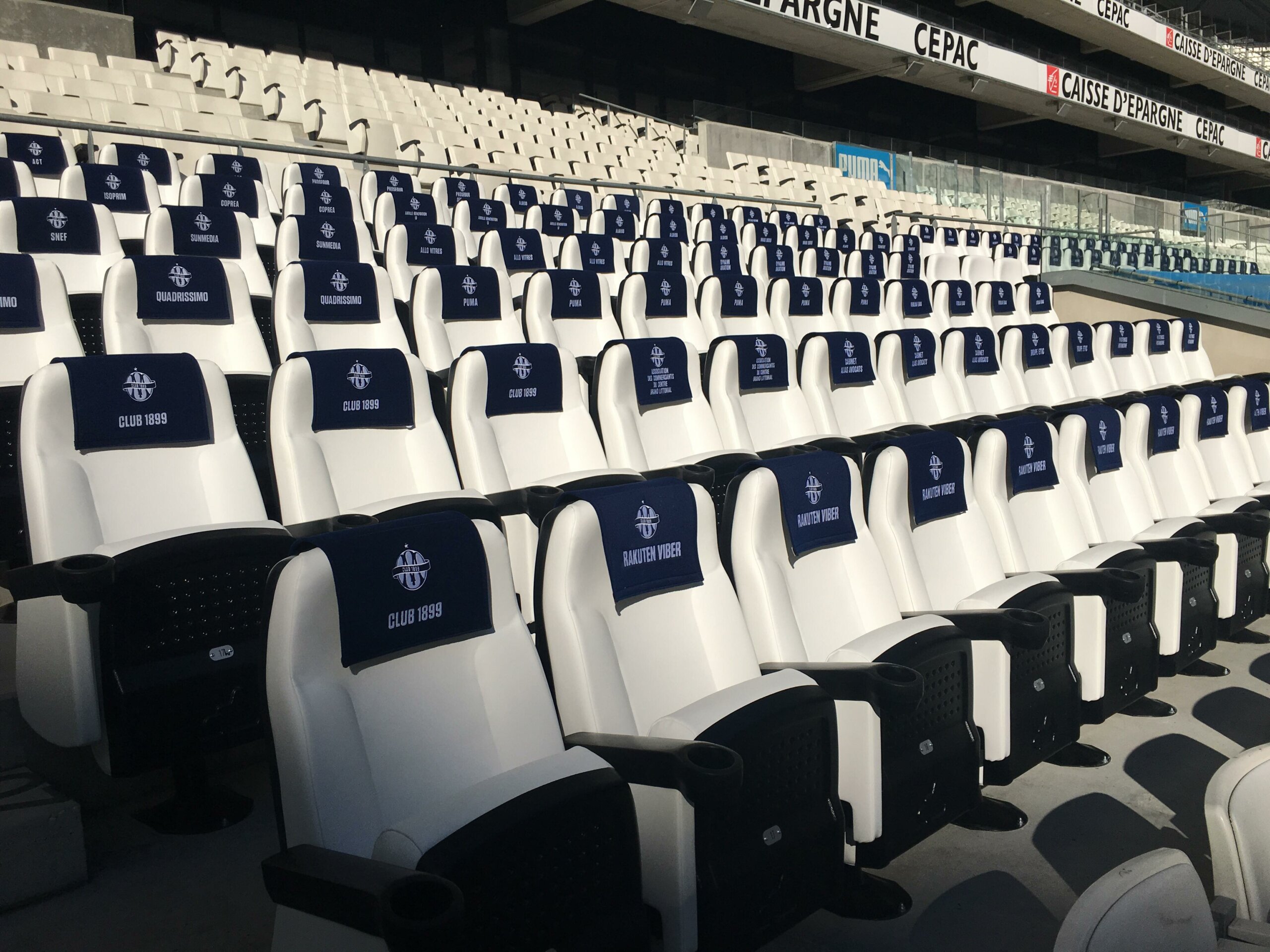 Au-Delà des Sièges : Un Partenariat Solide pour l&rsquo;Olympique de Marseille – Pose de 175 Têtières