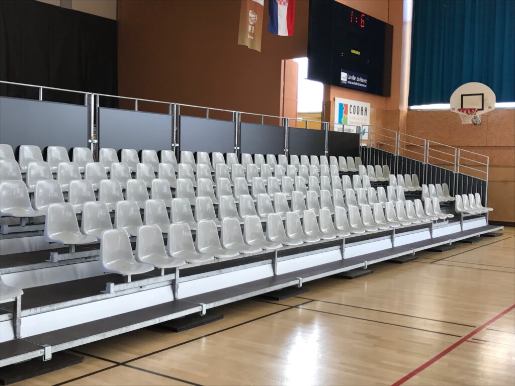 Tribune métallique démontable avec habillage et coques Stadium Tribune métallique démontable avec habillage et coques Stadium