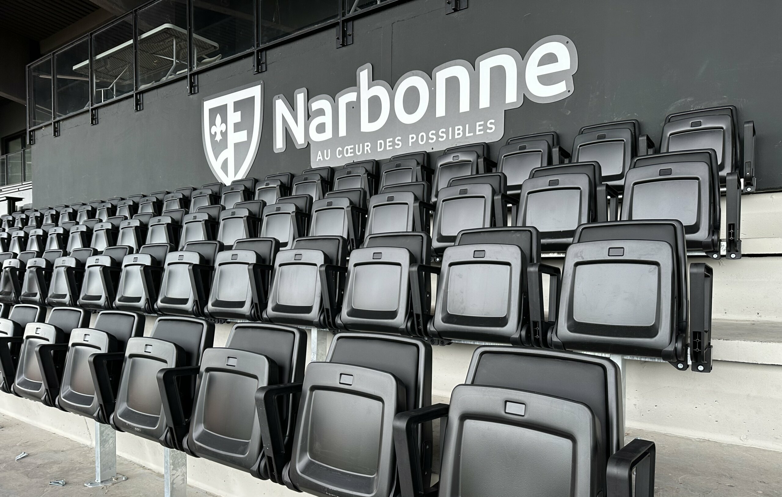 Stade de Narbonne : 96 sièges &lsquo;SITTEM Premium&rsquo; pour un confort en première ligne 🏈